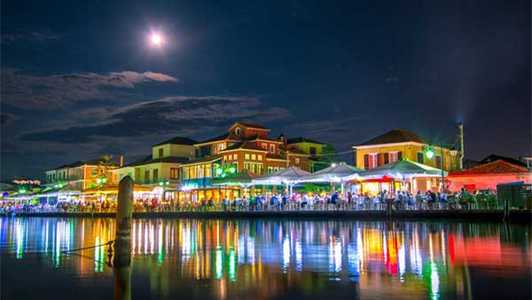 Cosy terraces on the north side of the town of Lefkada